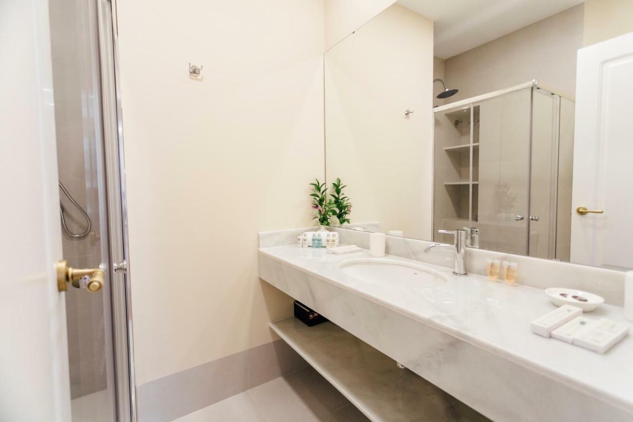 Stylish And Wide- 3Bdr 3Bth- Los Remedios Seville Ngoại thất bức ảnh
